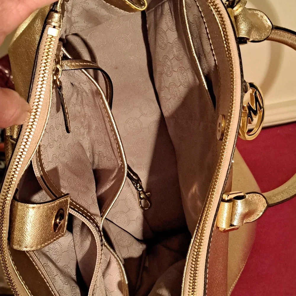 SOLD NEW Michael Kors Sutton Pale Gold Leather Satchel/CBwithTags - Picture 11 of 14